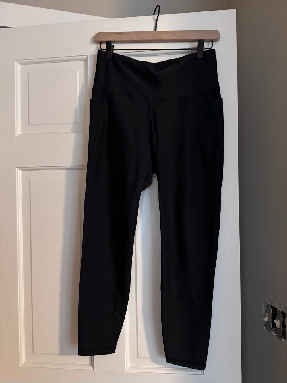 Old Navy Black High-Rise Pocket Leggings
